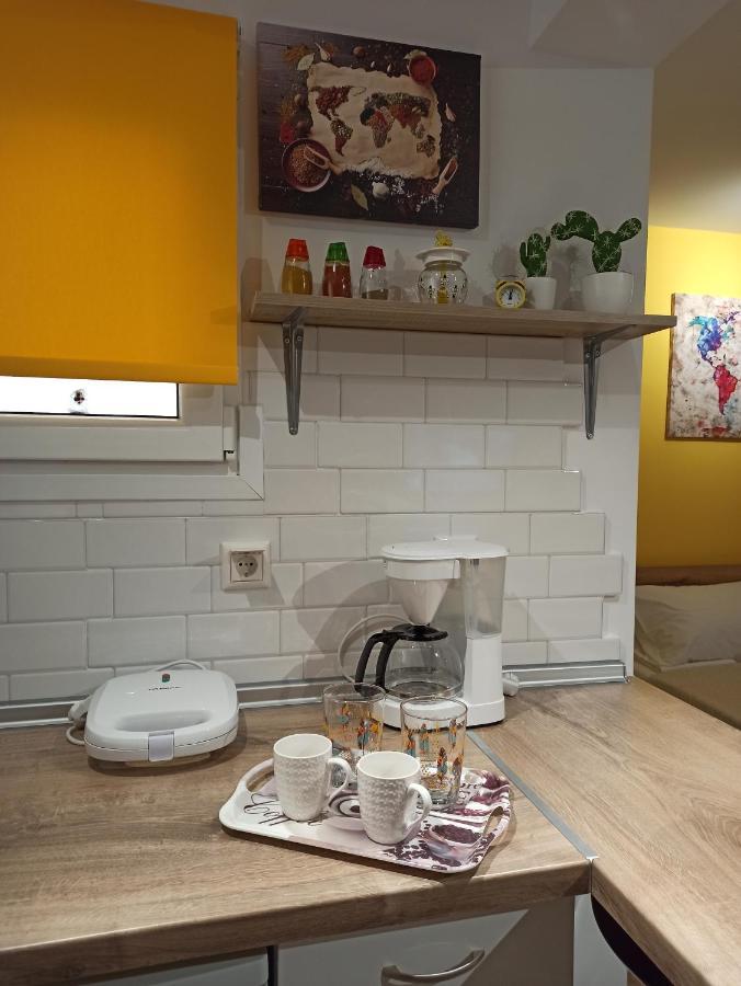 Studio-10 *